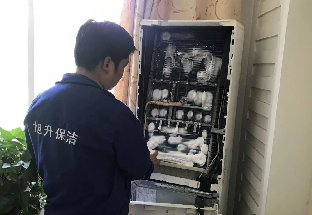 “空調耗電量飆升？深度清洗立省30%電費！”